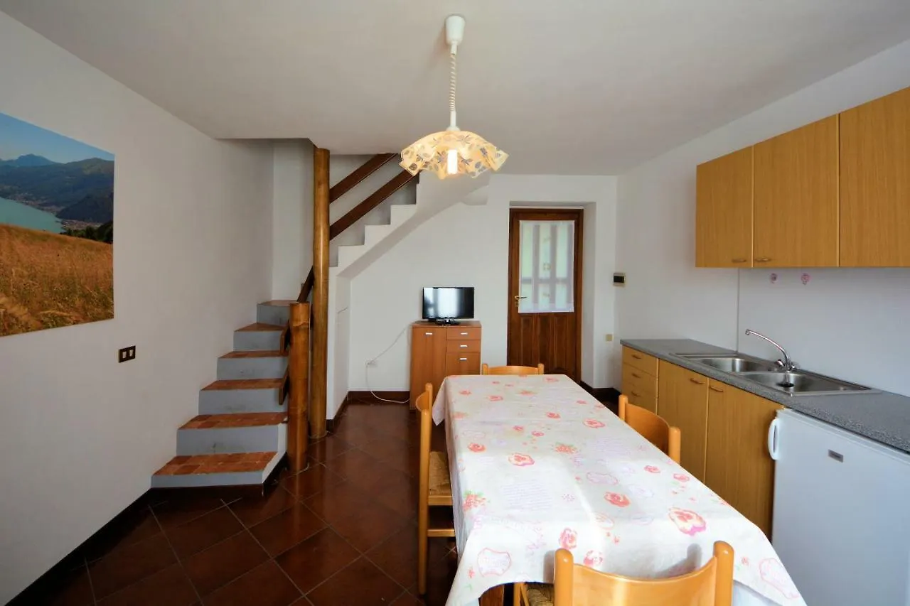 Farm stay Agriturismo Runchee Vercana