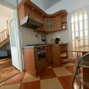 ferjoes-home-apartman.inbudapesthotels.com/