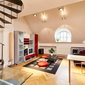 prague-letna-apartments.praguehotelsweb.com/